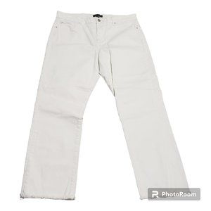 CT703 Ann Taylor White Fringed Straight Cropped Jean 12